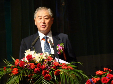 开幕式由中国半导体行业协会秘书长 徐小田 主持