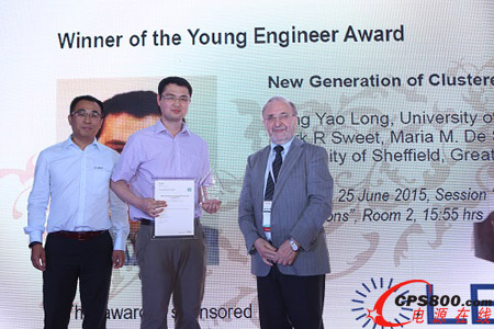 莱姆电子（中国）有限公司销售总经理张永刚先生为“青年工程师奖”获奖者颁奖